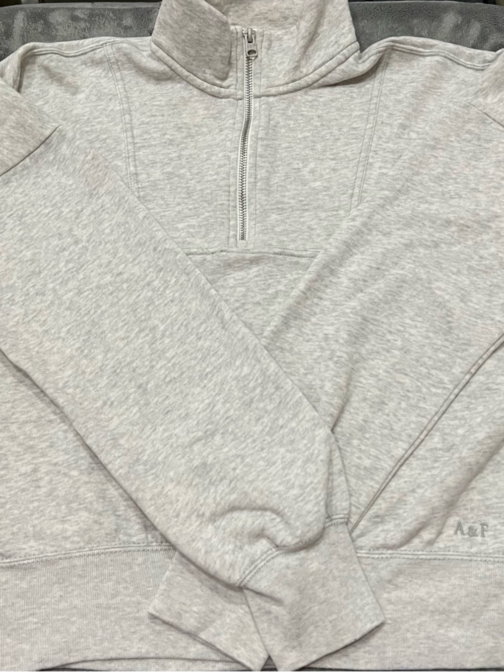 abercrombie kids Gray Logo Essentials Quarter Zip Sweatshirt Size 15/16